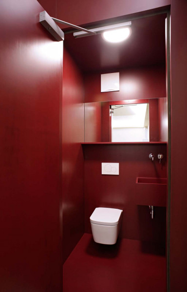 cze17_Rotes_WC